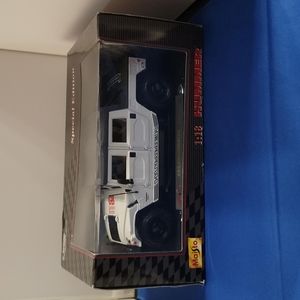 New Special Edition Gardner Bender HUMMER (Soft Top) 1:18 by Maisto